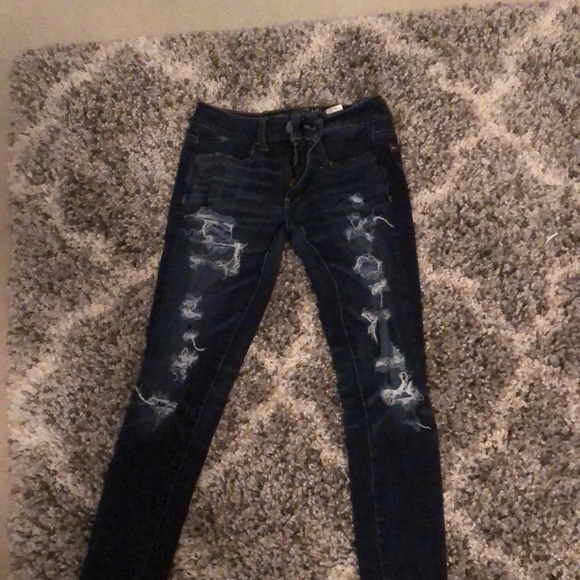 American Eagle Size: 2 Ripped Jeans - Picture 2 of 4